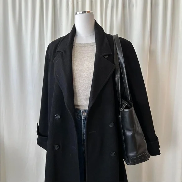 Vintage Stephanie Mathews black wool overcoat size 10 Petite. - Picture 4 of 8
